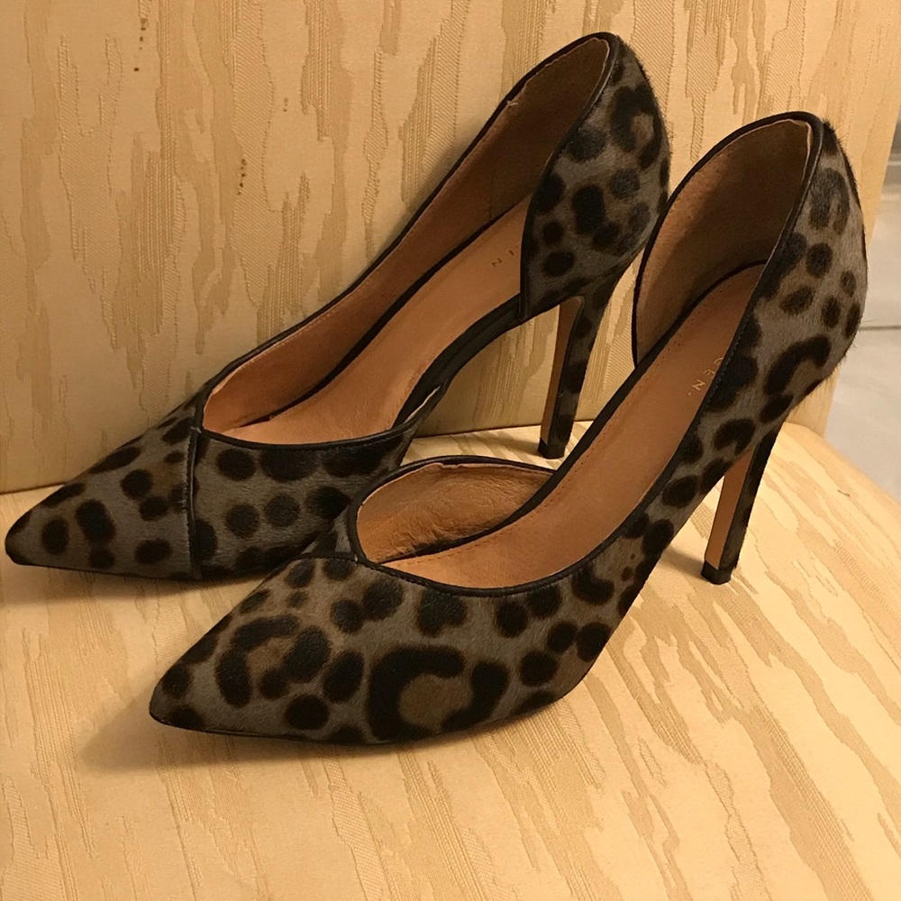 Brand new Halogen Leopard Calf Hair pumps